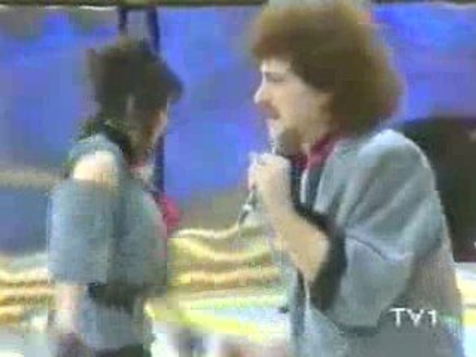 Aşkın Nur Yengi Harun Kolçak Grup Peripd Güzel Şeyler Söyle