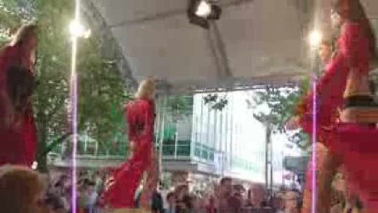 Mannequins der Kategorie A auf der Krefelder Modenschau