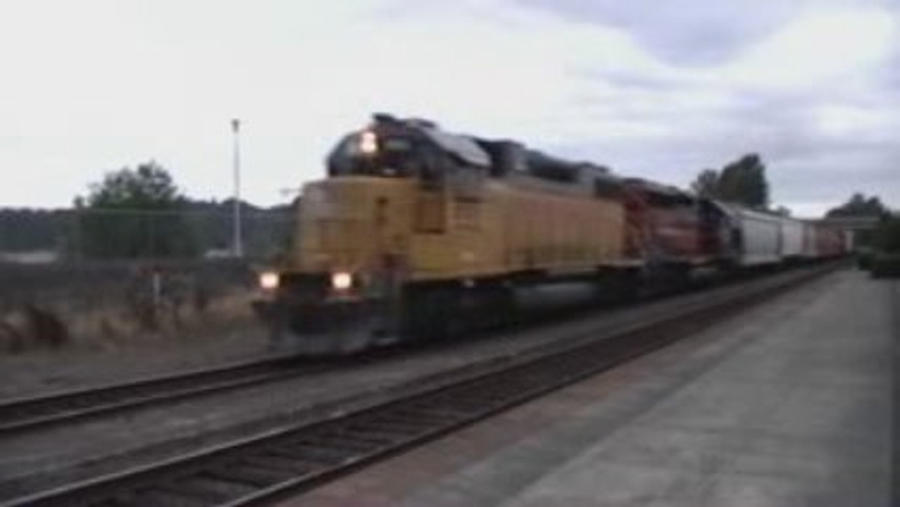 UP #552 Heads back South