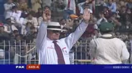 Shahid Afridi Huge Six off Kumble