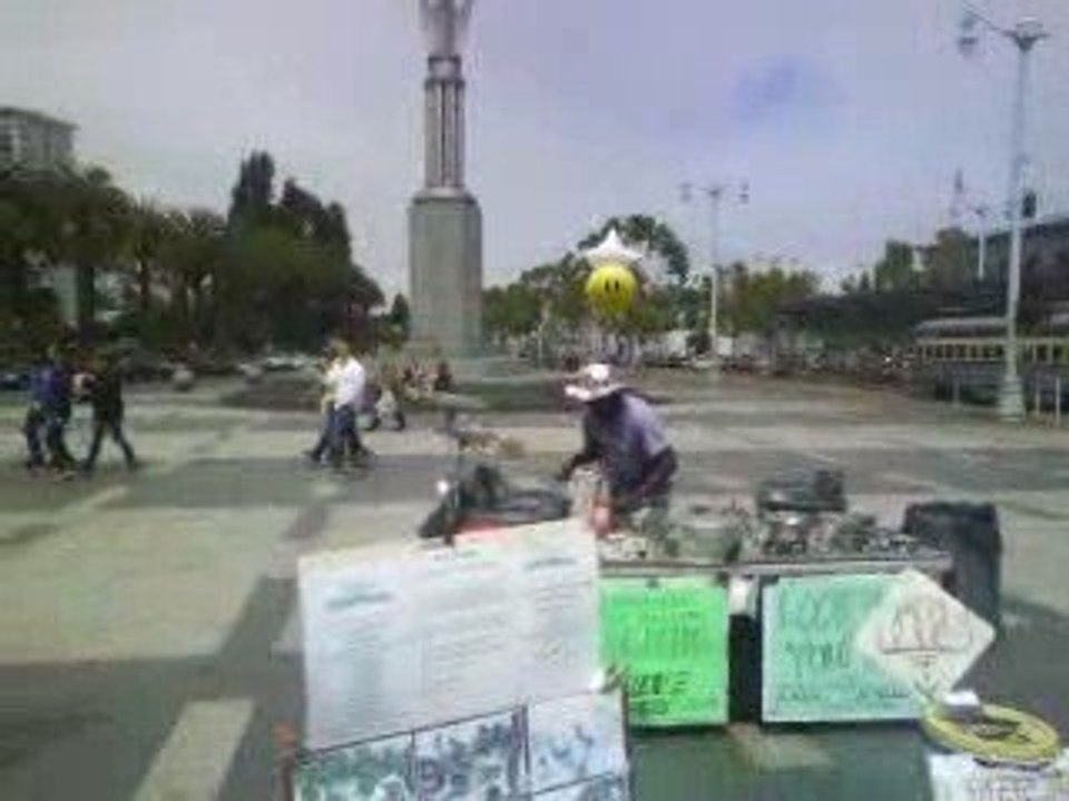 Joueur de casserole à SFO