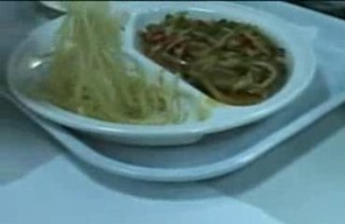 HOngki of F.T Island eating