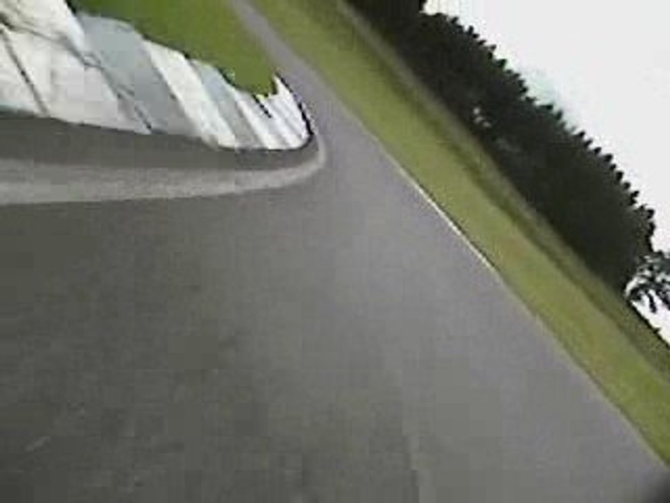 RSV 1000 vs CBR 600 95 Dholda Mas Du Clos 19/09/2009