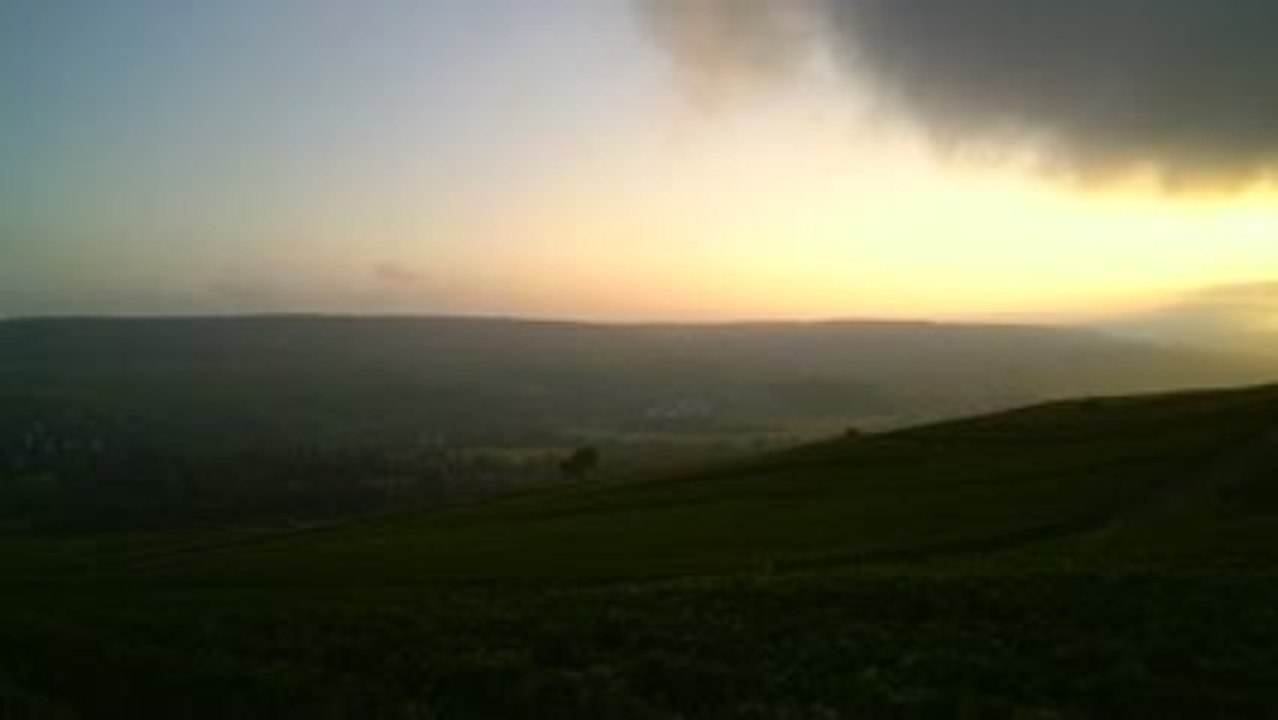 Le soleil se lève sur les coteaux de Champagne