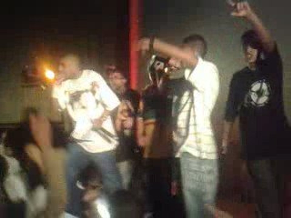 Kif-h -- Kif-H sur scéne a Hip Hop Du Bled 2009