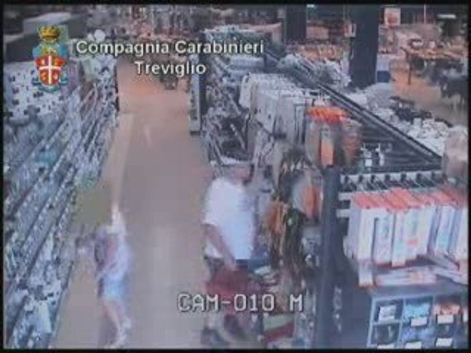 Riprendeva passanti sotto la gonna