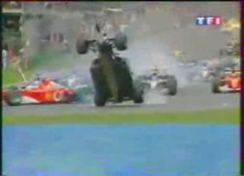 Formule 1 Australie 2002 Pile up + crash Trulli en français (TF1)