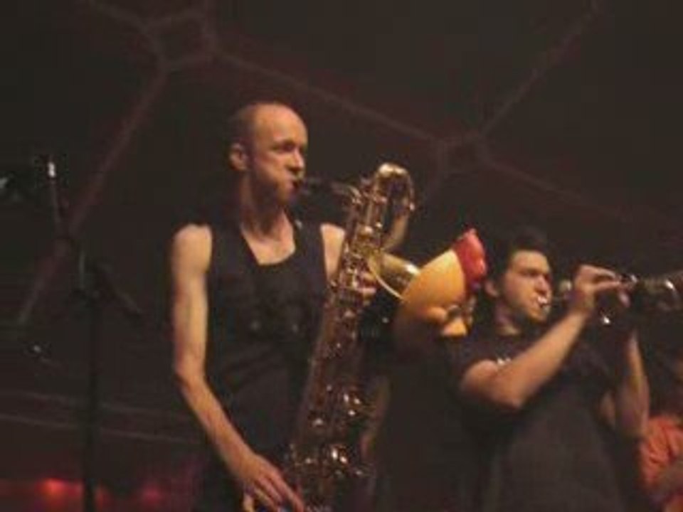 LES FILS DE TEUHPU : "Bricoleur" à Toumélé