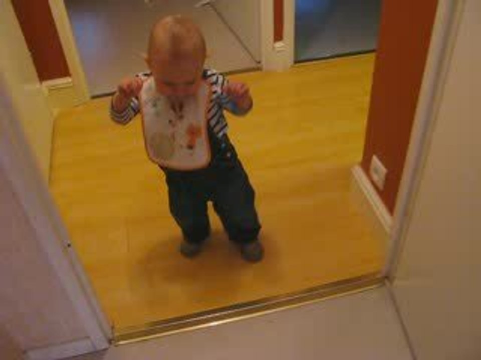 Titouan fait ses premiers pas