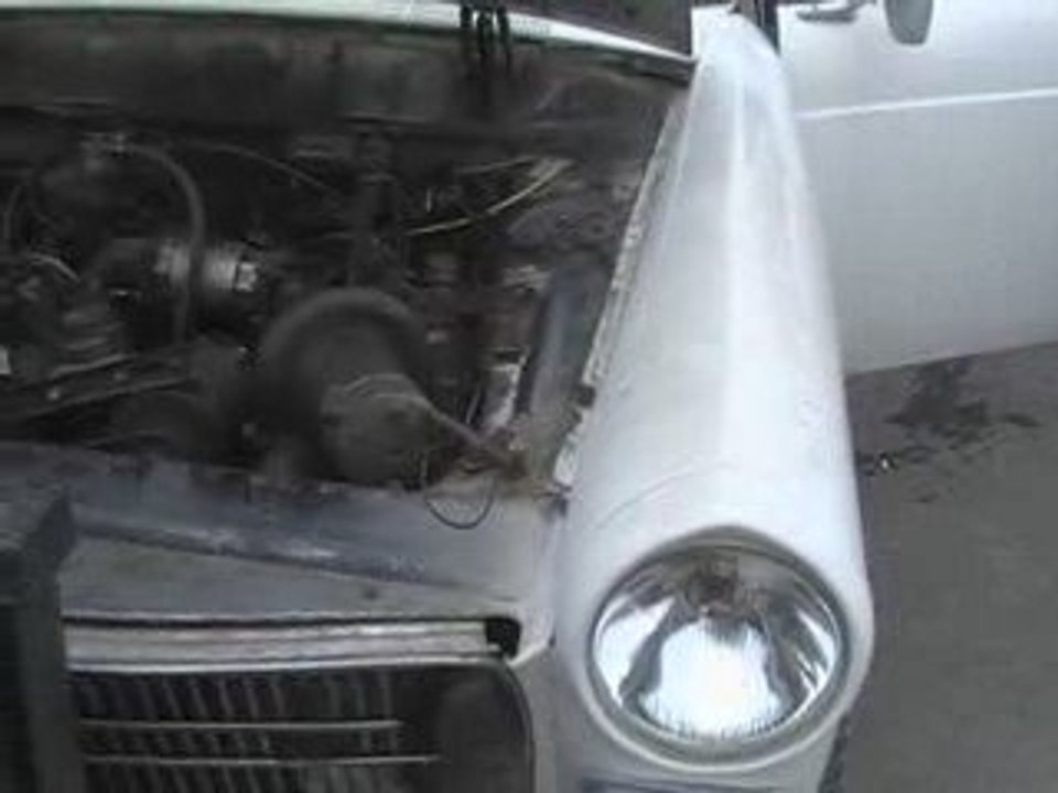 vieille 404 fonctionnant au gazogène