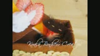 Happy Trinket Box Fruity Almond Cake2