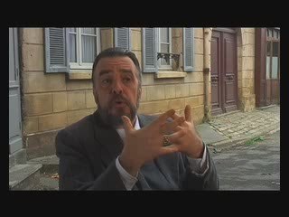 UN VILLAGE FRANCAIS - interview de Patrick DESCAMPS