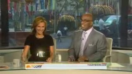 Des policiers jouent à la console WII durant un raid