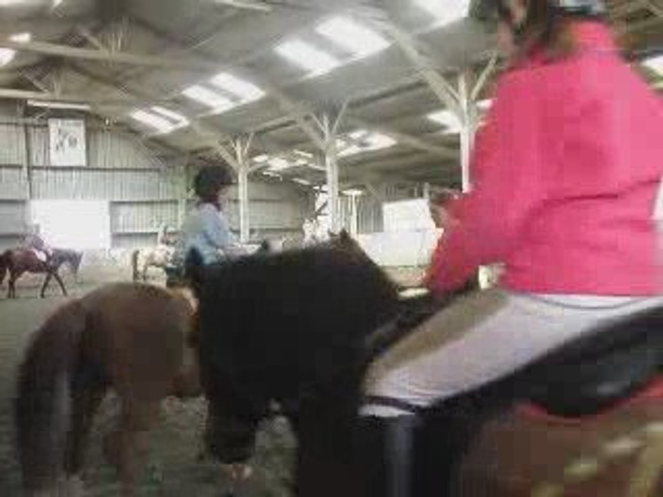 PREMIERE REPRISE D'EQUITATION DE CHARLOTTE vol 1