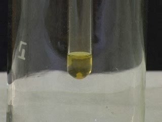 Взаимодействие безводной азотной кислоты с белым фосфором