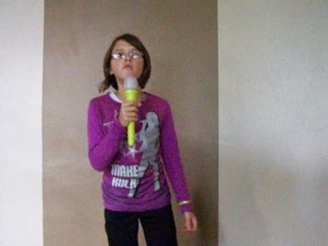 Manon 9 ans chante Jennifer casting de l'école des stars 09
