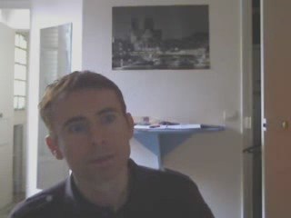 Wiwi égratigne "Caressé moin"