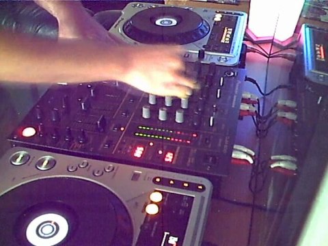 Guiyome - Dirty snitch ! (minimale techno)