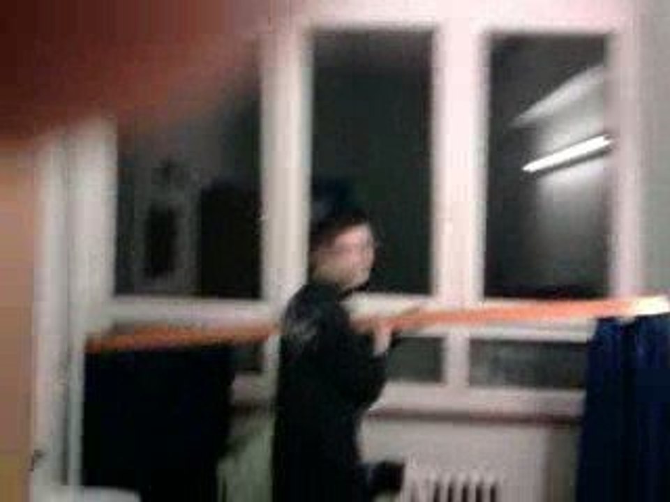 Un boulet dans une ma chambre d'internat !