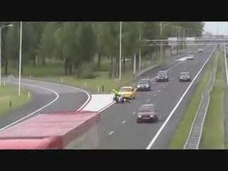 MOTARD PERCUTE PAR VOITURE