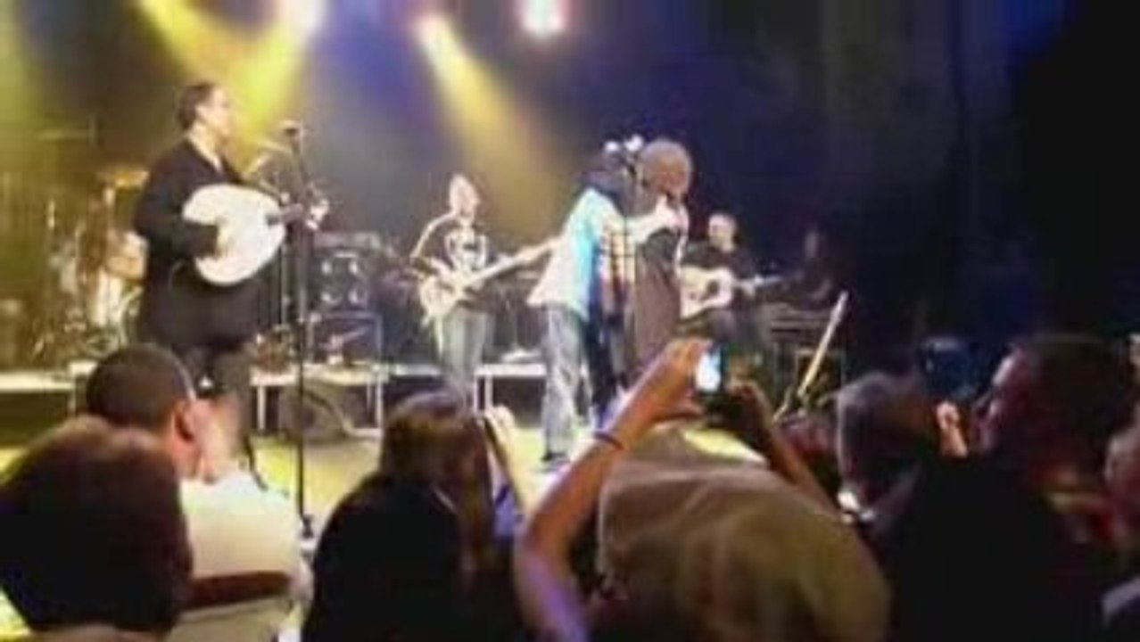 Khaled et les fans sur scene  live à ne pas raté 2009