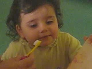 Je me brosse les dents pour la première fois