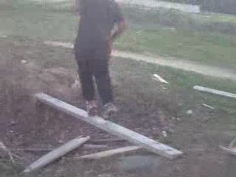 Mon Poote quii se pette la cheville..LooL