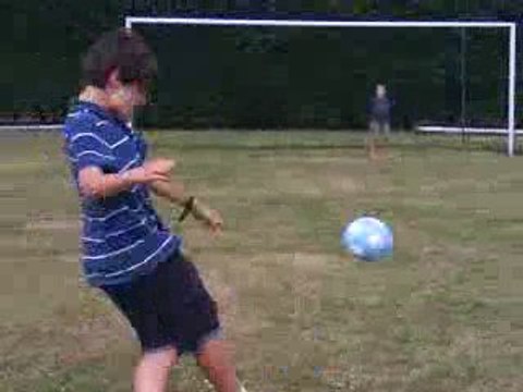 Retourné acrobatique football .