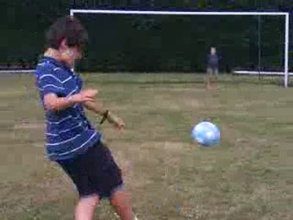 Retourné acrobatique football .