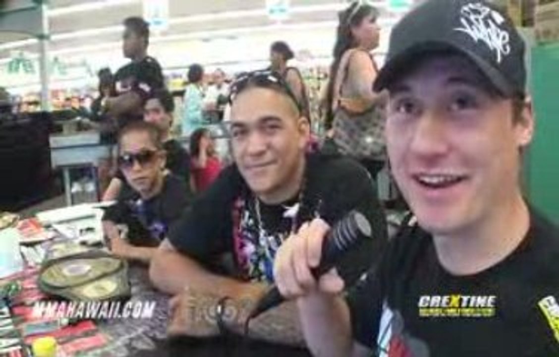 MMA Hawaii Magazine signing at Tamura's in Waianae