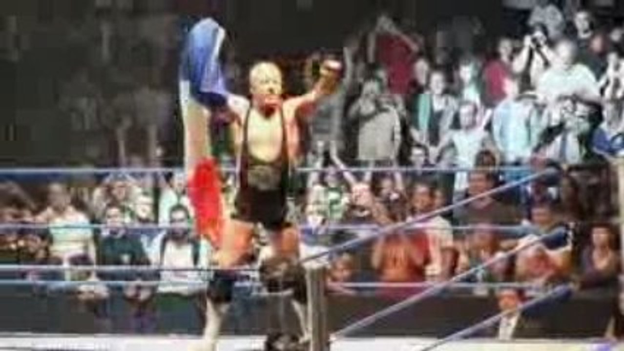 WWE Bercy 2009 Finlay Drew McIntyre Apres Match 20090926