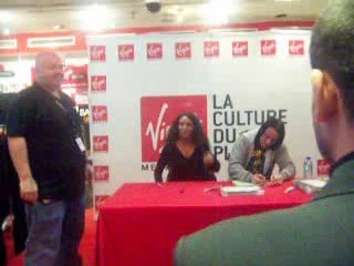 Virgin Megastore - CM Punk et Layla