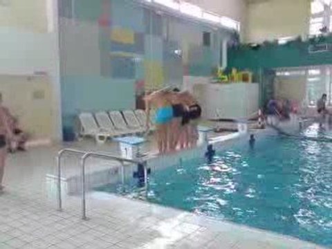 a la piscine zik jamaicain l'artiste et m-key