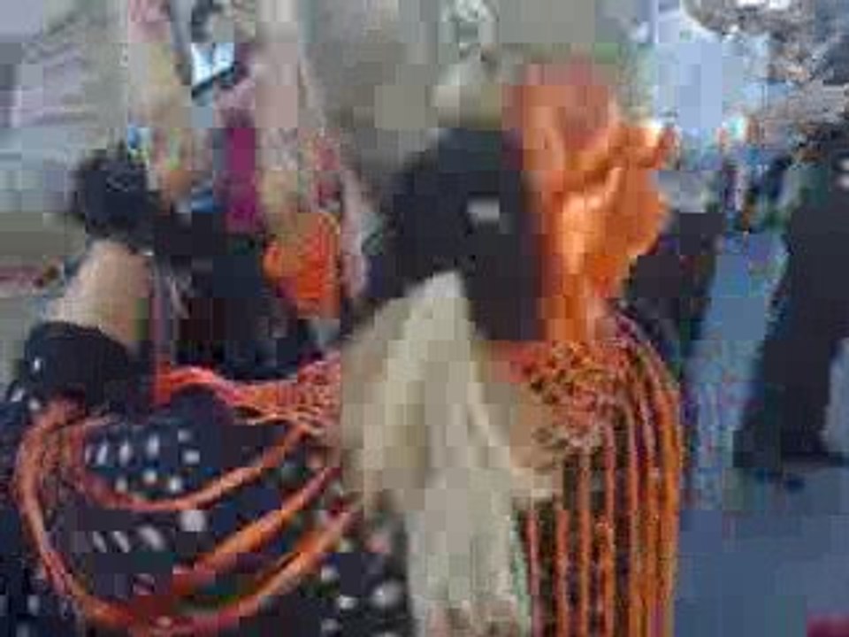 carpentras - danses pendant le defile