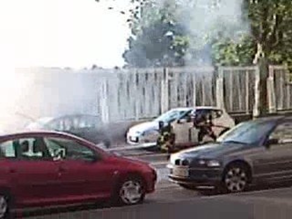 Voiture en feu a la foire St michel a BREST