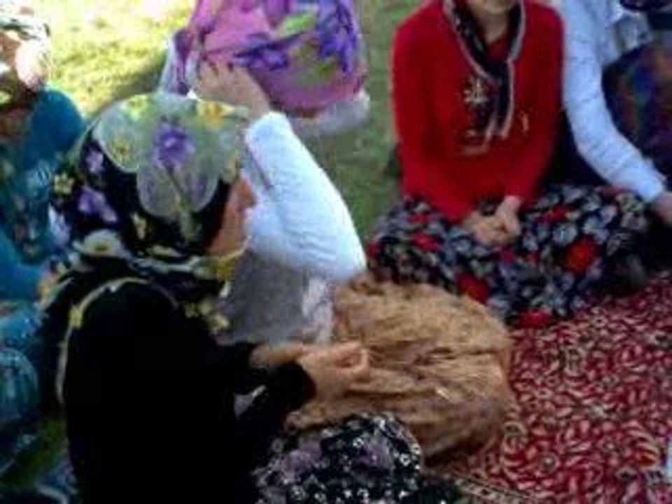 Karacaağaç gençliği geleneksel yüzük saklamaca oyunu 2  =)