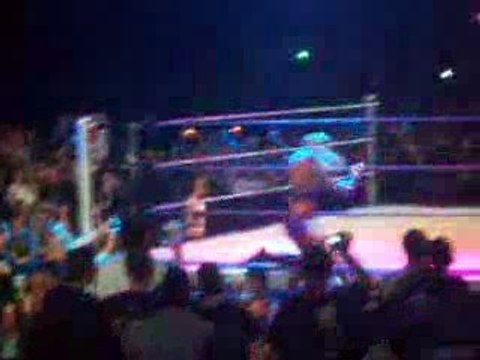 Bercy 27/09/2009 - Smackdown/ECW - Entrée Michelle McCool