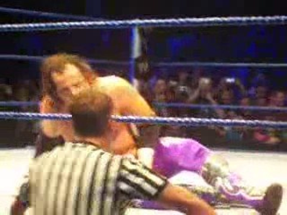 Bercy 27/09/2009 - Smackdown/ECW - Kane après la victoire