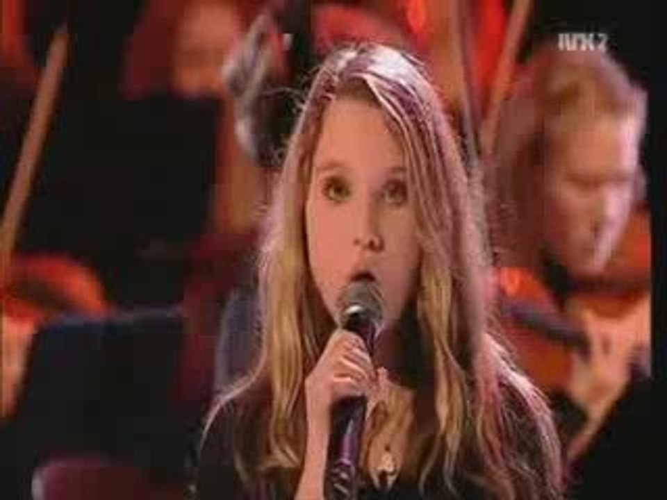 Nora Foss Al-Jabri (11) singing STOP!