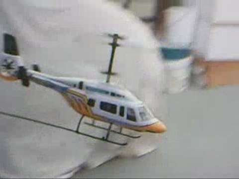 Nikko Fly Hawk en Indoor - Hélicoptère Radiocommandé Nikko