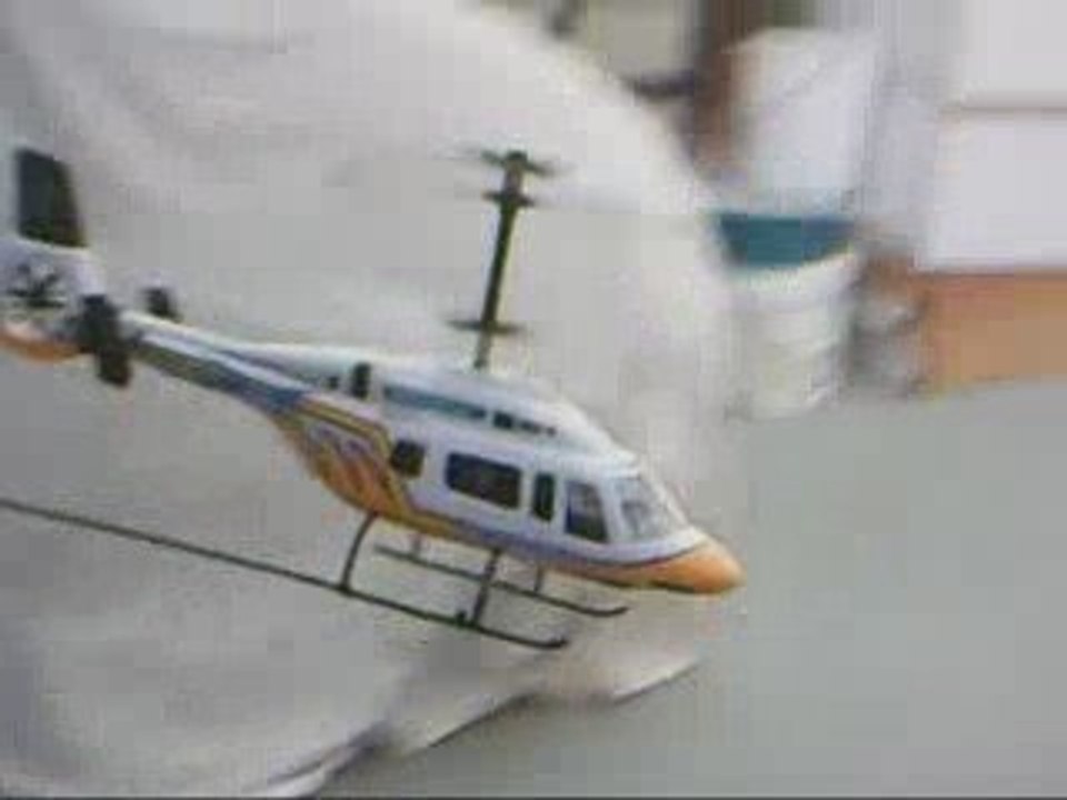 Nikko Fly Hawk en Indoor - Hélicoptère Radiocommandé Nikko