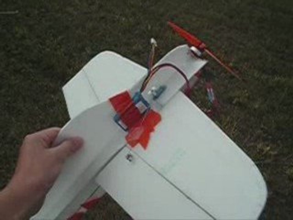 Avion léger - Toon 3D - en dépron - moteur TURNIGY 2204-14T