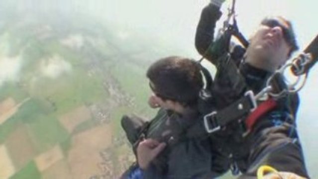 le saut en parachute de pierre villeneuve