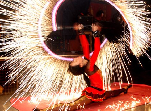 Театр огня А. Обертаевой (выступление в Settebello )