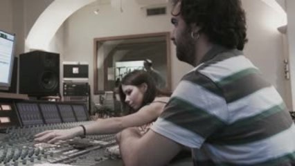Making Of J'existe (foutez-moi la paix) - Deux femmes en moi