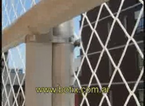 Proteccion de terraza con estructura de aluminio y red