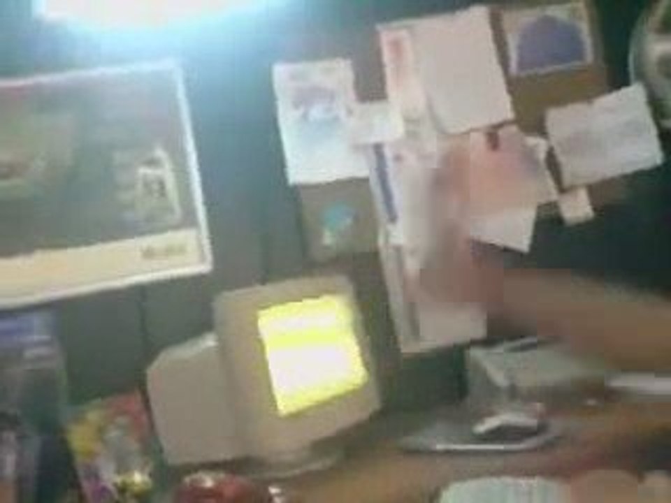 Yurdum İnsanı Monitör Tamir Ederse :))