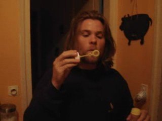 loic jongle  avec les bulles