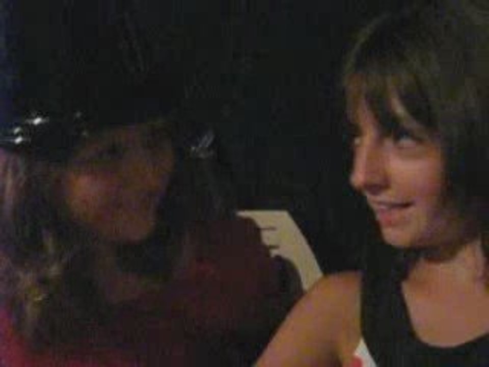 Ma fan la blond et moi la brune !!