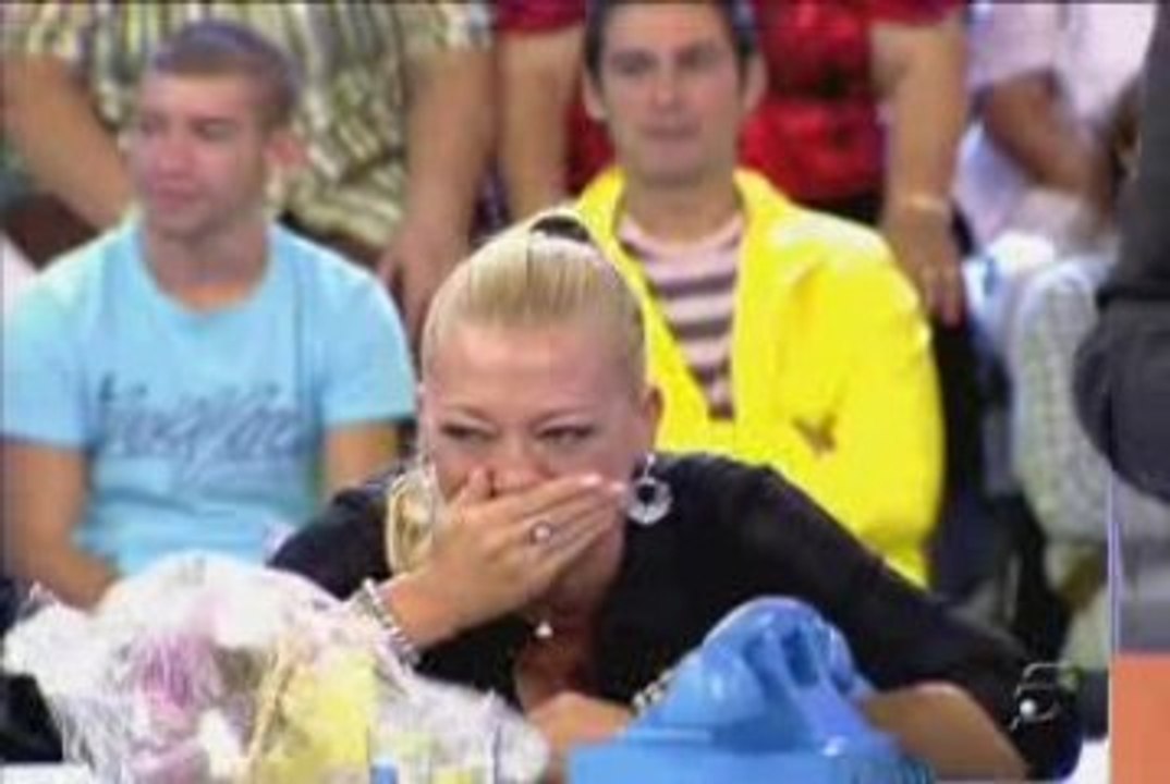 Promo HC-Reacción de rostros conocidos de T5,al Próximamente